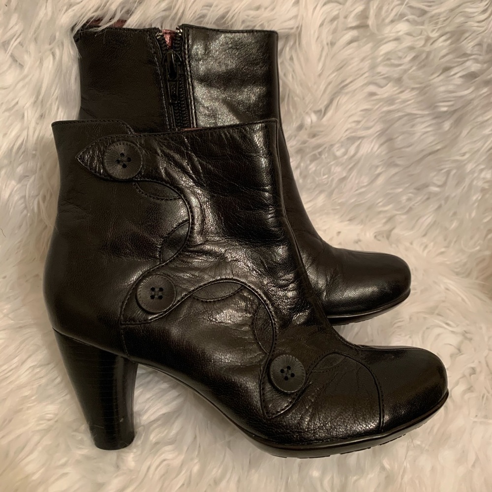 Clark’s Indigo Black Leather Ankle Booties Size 6M